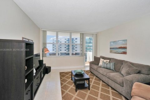 Copropriété à vendre à Hollywood, Floride: 2 chambres, 101.73 m2 № 2253410 - photo 25
