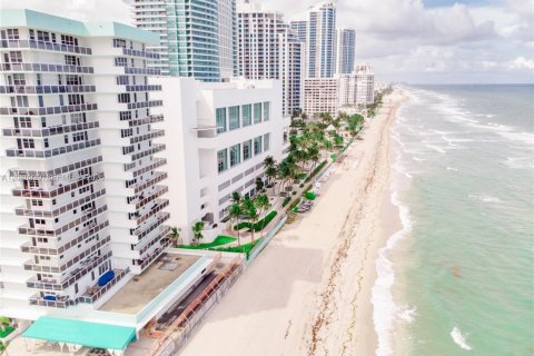 Copropriété à vendre à Hollywood, Floride: 2 chambres, 101.73 m2 № 2253410 - photo 11