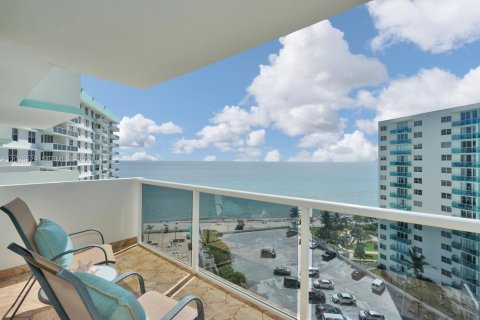 Copropriété à vendre à Hollywood, Floride: 2 chambres, 101.73 m2 № 2253410 - photo 22
