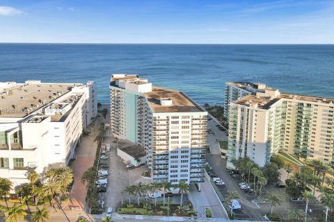 Copropriété à vendre à Hollywood, Floride: 2 chambres, 101.73 m2 № 2253410 - photo 10