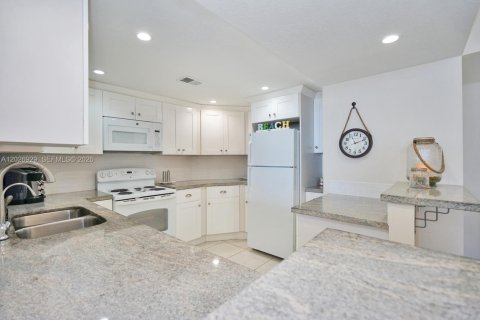 Copropriété à vendre à Hollywood, Floride: 2 chambres, 101.73 m2 № 2253410 - photo 3