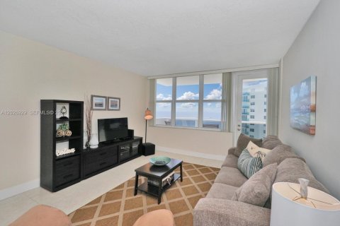 Copropriété à vendre à Hollywood, Floride: 2 chambres, 101.73 m2 № 2253410 - photo 4