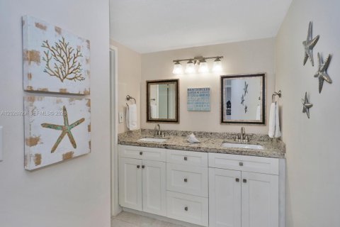 Copropriété à vendre à Hollywood, Floride: 2 chambres, 101.73 m2 № 2253410 - photo 6