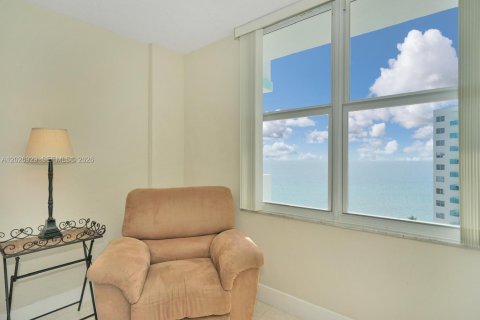 Copropriété à vendre à Hollywood, Floride: 2 chambres, 101.73 m2 № 2253410 - photo 18