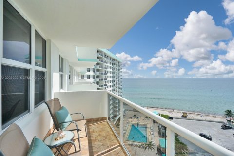 Condo à Hollywood, Floride, 2 chambres  № 2253410