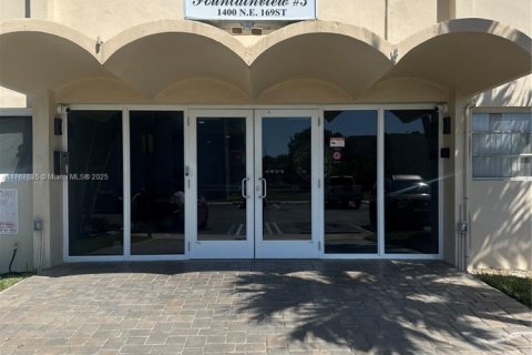 Copropriété à vendre à Miami, Floride: 1 chambre, 62.8 m2 № 1985456 - photo 1