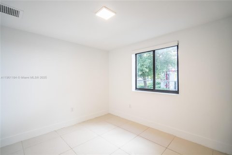 Appartement à louer à Miami Beach, Floride: 2 chambres, 76.74 m2 № 1952270 - photo 12