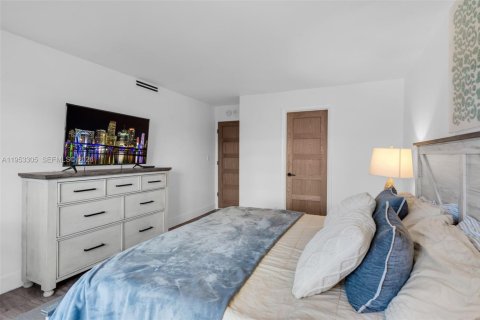 Condo in Riviera Beach, Florida, 2 bedrooms  № 2007586 - photo 14