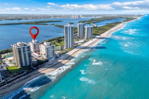 Condo in Riviera Beach, Florida, 2 bedrooms  № 2007586 - photo 26