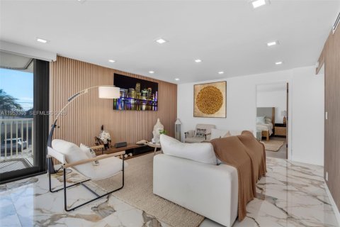 Condo in Riviera Beach, Florida, 2 bedrooms  № 2007586 - photo 8