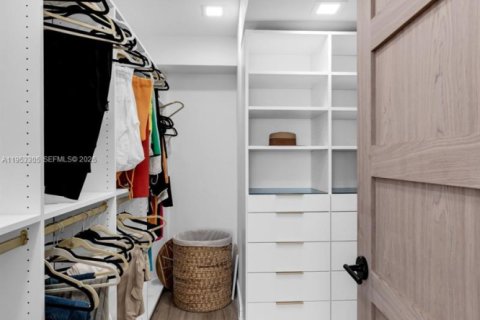 Condo in Riviera Beach, Florida, 2 bedrooms  № 2007586 - photo 16