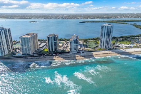 Condo in Riviera Beach, Florida, 2 bedrooms  № 2007586 - photo 28