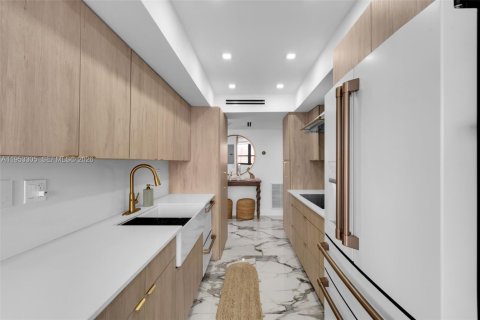 Condo in Riviera Beach, Florida, 2 bedrooms  № 2007586 - photo 11