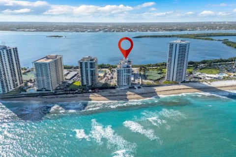 Condo in Riviera Beach, Florida, 2 bedrooms № 2007586