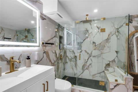 Condo in Riviera Beach, Florida, 2 bedrooms  № 2007586 - photo 25