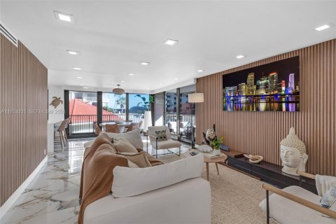 Condo in Riviera Beach, Florida, 2 bedrooms  № 2007586 - photo 7