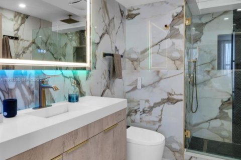 Condo in Riviera Beach, Florida, 2 bedrooms  № 2007586 - photo 17