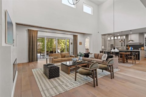 House in Sanford, Florida 5 bedrooms, 579.8 sq.m. № 2330647 - photo 8
