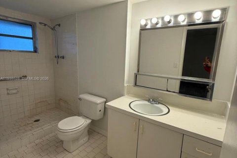 Townhouse in Miami, Florida 2 bedrooms, 125.05 sq.m. № 1996137 - photo 18