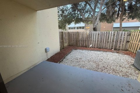 Townhouse in Miami, Florida 2 bedrooms, 125.05 sq.m. № 1996137 - photo 3