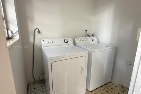 Townhouse in Miami, Florida 2 bedrooms, 125.05 sq.m. № 1996137 - photo 6