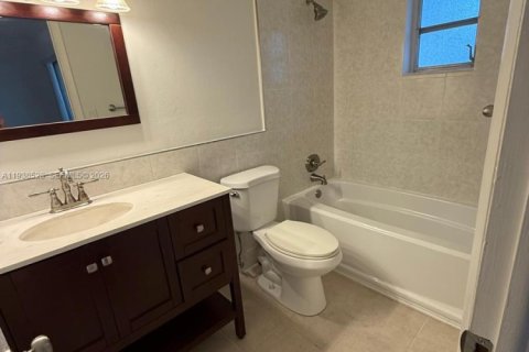 Townhouse in Miami, Florida 2 bedrooms, 125.05 sq.m. № 1996137 - photo 9