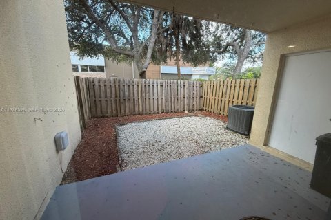 Townhouse in Miami, Florida 2 bedrooms, 125.05 sq.m. № 1996137 - photo 10