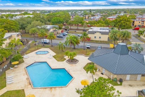 Townhouse in Miami, Florida 2 bedrooms, 125.05 sq.m. № 1996137 - photo 21