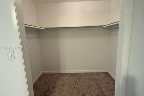 Townhouse in Miami, Florida 2 bedrooms, 125.05 sq.m. № 1996137 - photo 15