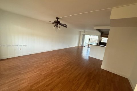 Townhouse in Miami, Florida 2 bedrooms, 125.05 sq.m. № 1996137 - photo 2