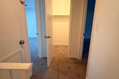 Townhouse in Miami, Florida 2 bedrooms, 125.05 sq.m. № 1996137 - photo 12