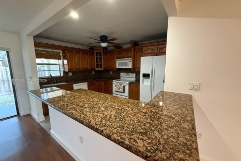 Townhouse in Miami, Florida 2 bedrooms, 125.05 sq.m. № 1996137 - photo 4