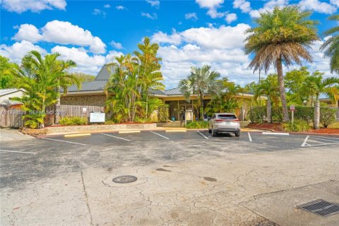 Townhouse in Miami, Florida 2 bedrooms, 125.05 sq.m. № 1996137 - photo 25