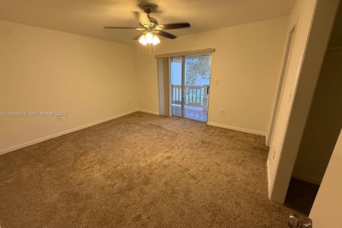 Townhouse in Miami, Florida 2 bedrooms, 125.05 sq.m. № 1996137 - photo 14