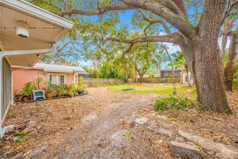 House in Tampa, Florida 4 bedrooms, 227.98 sq.m. № 1559981 - photo 6