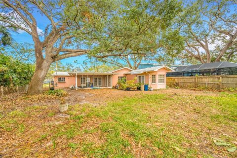 House in Tampa, Florida 4 bedrooms, 227.98 sq.m. № 1559981 - photo 9