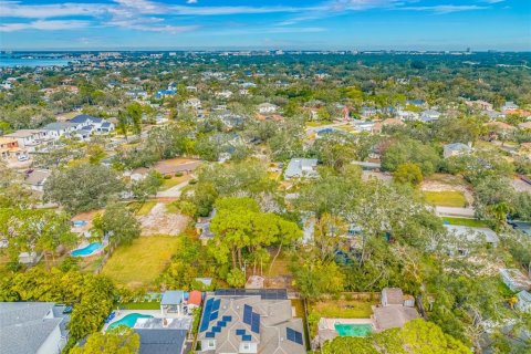 House in Tampa, Florida 4 bedrooms, 227.98 sq.m. № 1559981 - photo 30
