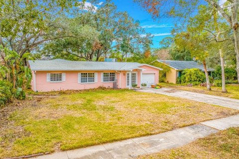 House in Tampa, Florida 4 bedrooms, 227.98 sq.m. № 1559981 - photo 4