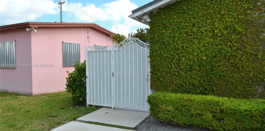 Immobilier commercial à Miami, Floride 1 chambre, 46.45 m2 № 1487402
