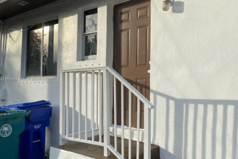 Commercial property in Miami, Florida 338.16 sq.m. № 1811772 - photo 7