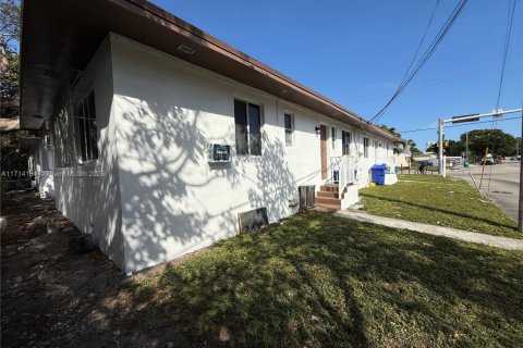 Commercial property in Miami, Florida 338.16 sq.m. № 1811772 - photo 10