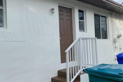 Commercial property in Miami, Florida 338.16 sq.m. № 1811772 - photo 6