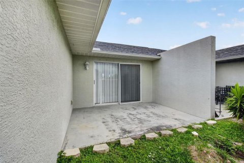 Commercial property in Cape Coral, Florida 6 bedrooms, 206.06 sq.m. № 2333839 - photo 28
