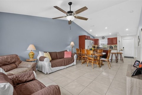Commercial property in Cape Coral, Florida 6 bedrooms, 206.06 sq.m. № 2333839 - photo 18