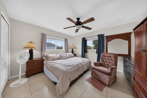 Commercial property in Cape Coral, Florida 6 bedrooms, 206.06 sq.m. № 2333839 - photo 20