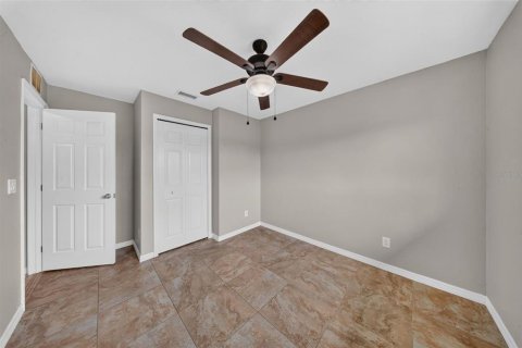 Commercial property in Cape Coral, Florida 6 bedrooms, 206.06 sq.m. № 2333839 - photo 11