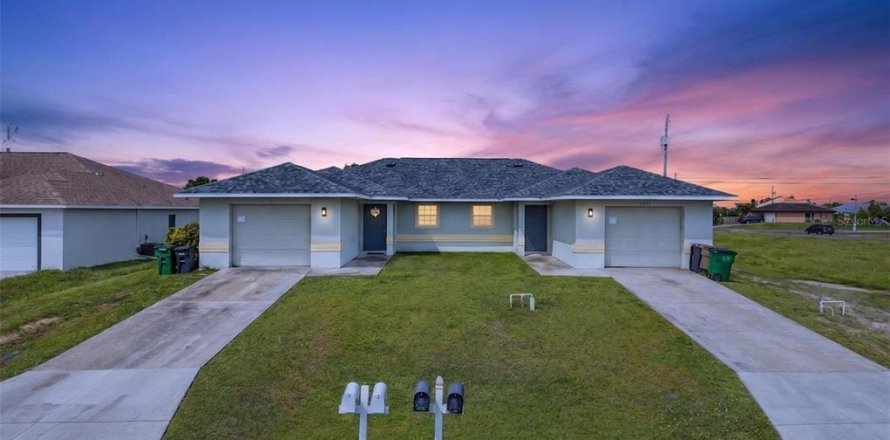 Commercial property in Cape Coral, Florida 6 bedrooms, 206.06 sq.m. № 2333839