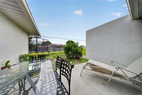 Commercial property in Cape Coral, Florida 6 bedrooms, 206.06 sq.m. № 2333839 - photo 26
