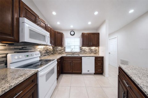 Commercial property in Cape Coral, Florida 6 bedrooms, 206.06 sq.m. № 2333839 - photo 14