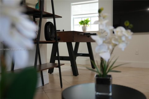 Commercial property in Hollywood, Florida № 1818680 - photo 12